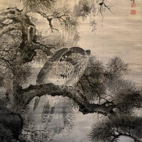Halcón en pino a tinta china 水墨松鷹圖
